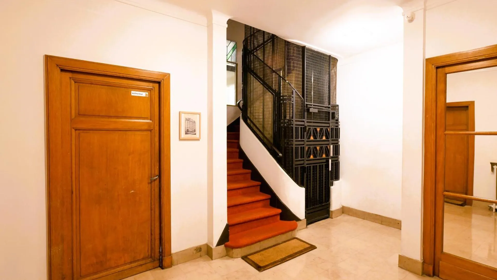 Tour Eiffel - Invalides - Studio Paris France