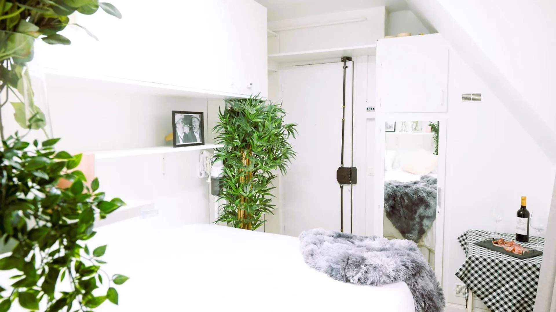 Apartment Tour Eiffel - Invalides - Studio Paris France